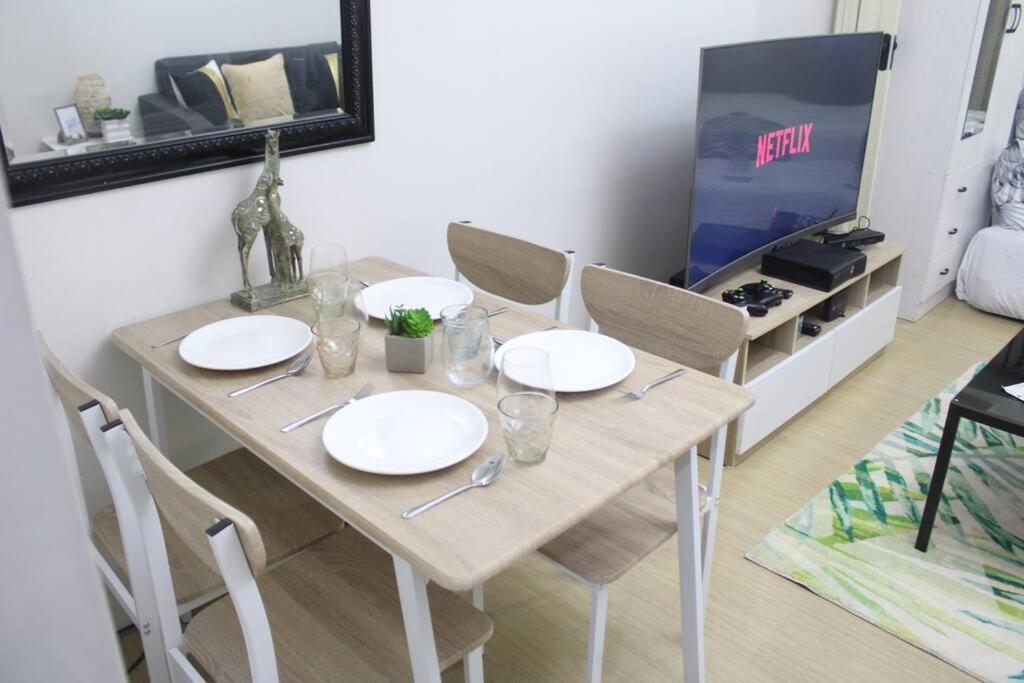 Huge A2J Executive Luxury 1Br Suite Near Abs Cbn, Gma Манила Экстерьер фото