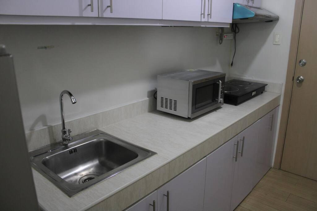 Huge A2J Executive Luxury 1Br Suite Near Abs Cbn, Gma Манила Экстерьер фото